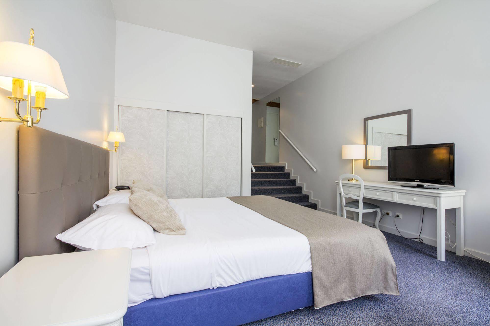 Hotel Apartamentos Geres Ribeiro ภายนอก รูปภาพ